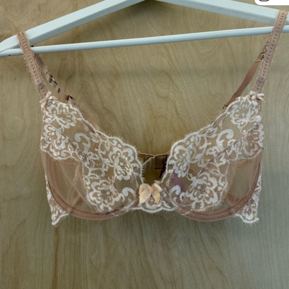 Lace Underwire Bra in Nude and White